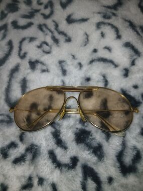 Vintage Gold Aviator Sunglasses with Brown Gradient Lenses
